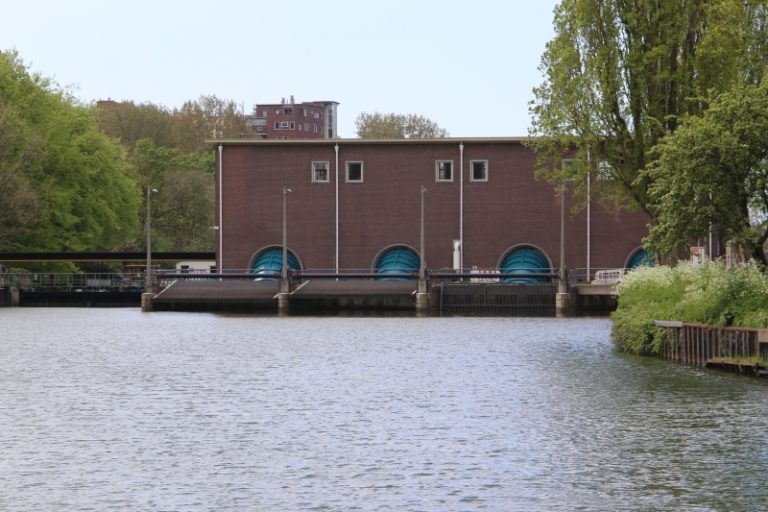 Watermanagement waarbij systemen van afstand benaderbaar zijn dankzij IOT connectiviteit zoals M2M